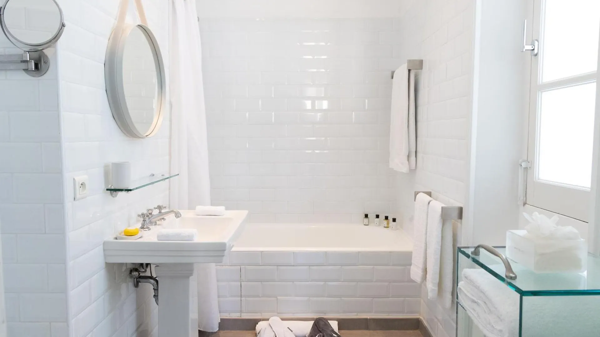 White 1921 Hotel Saint-Tropez