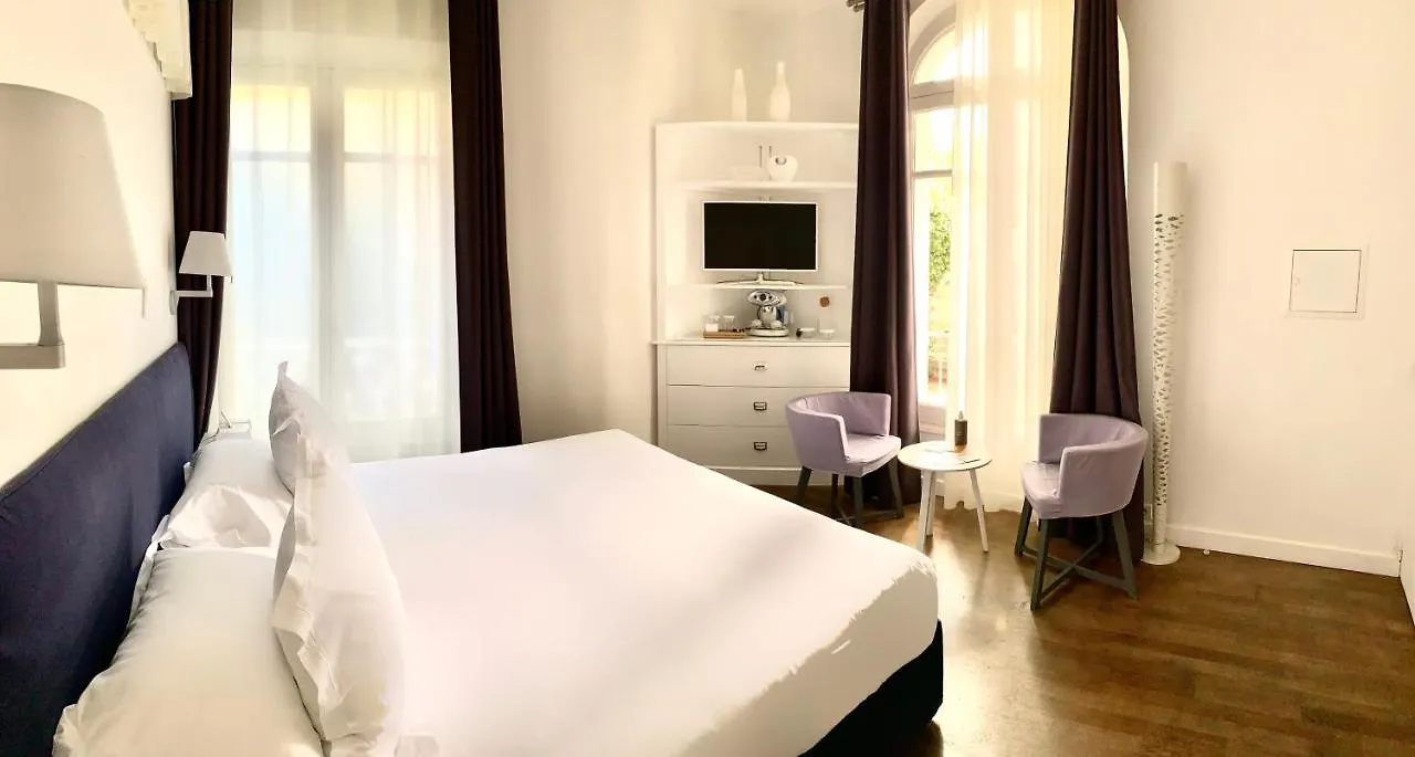 White 1921 Hotel Saint-Tropez