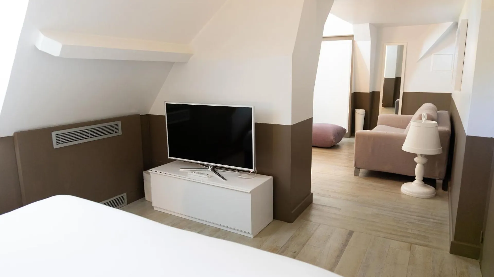 White 1921 Hotel Saint-Tropez