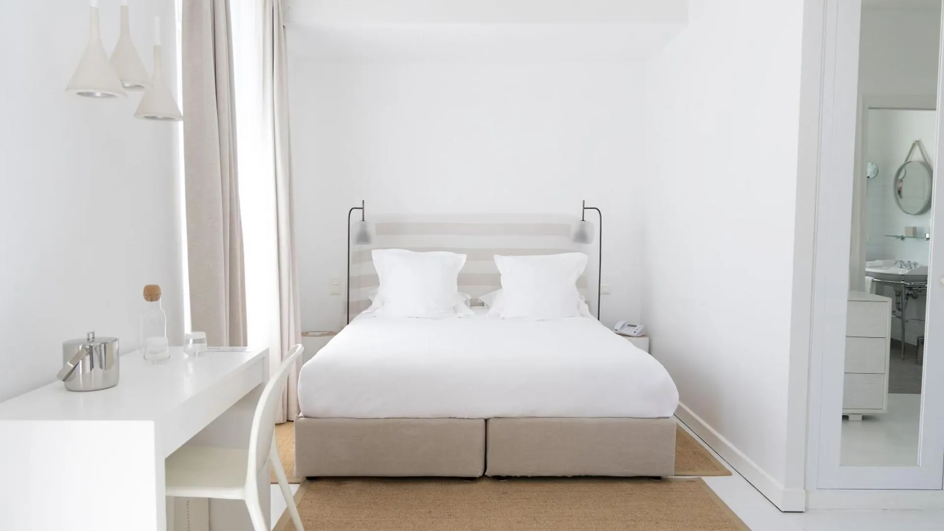 White 1921 Hotel Saint-Tropez