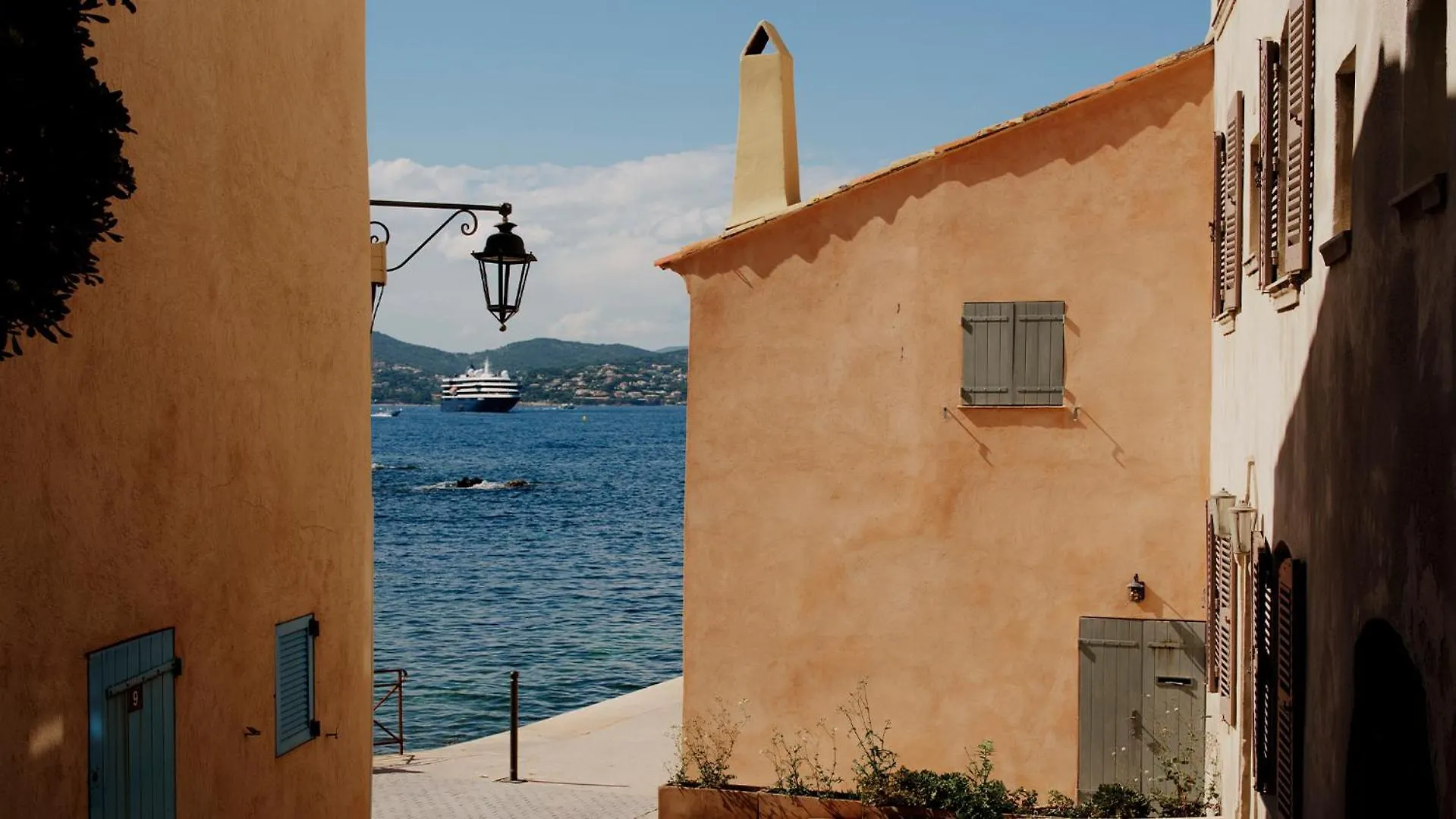 White 1921 Hotel Saint-Tropez