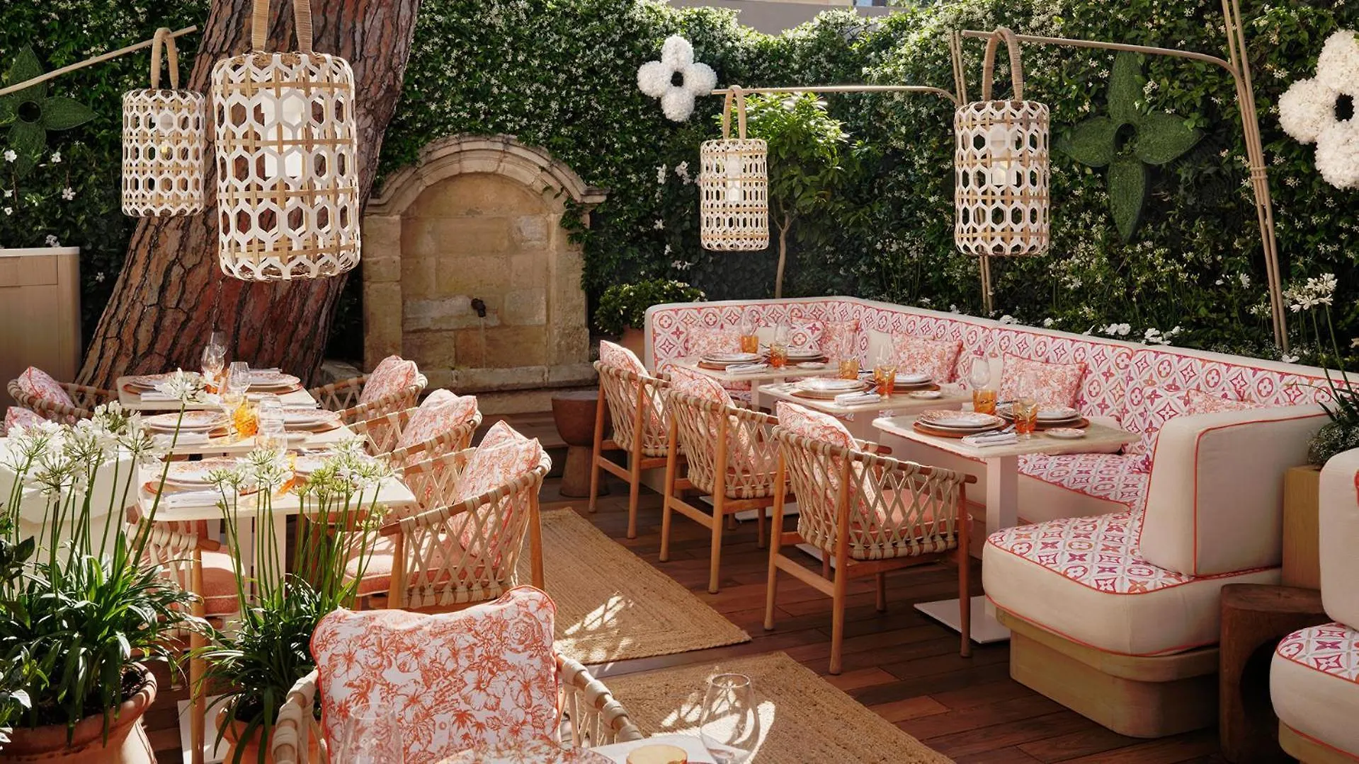 White 1921 Hotel Saint-Tropez