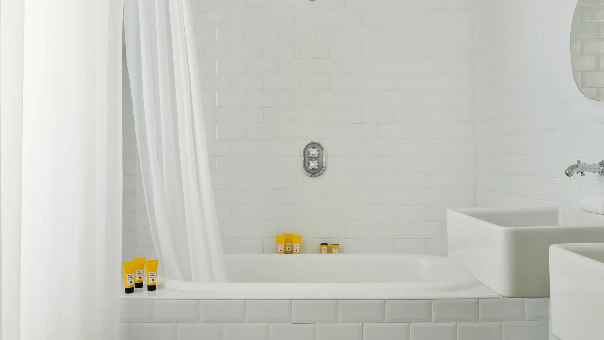 White 1921 Hotel Saint-Tropez