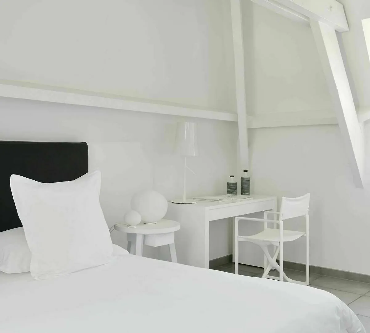 White 1921 Hotel Saint-Tropez
