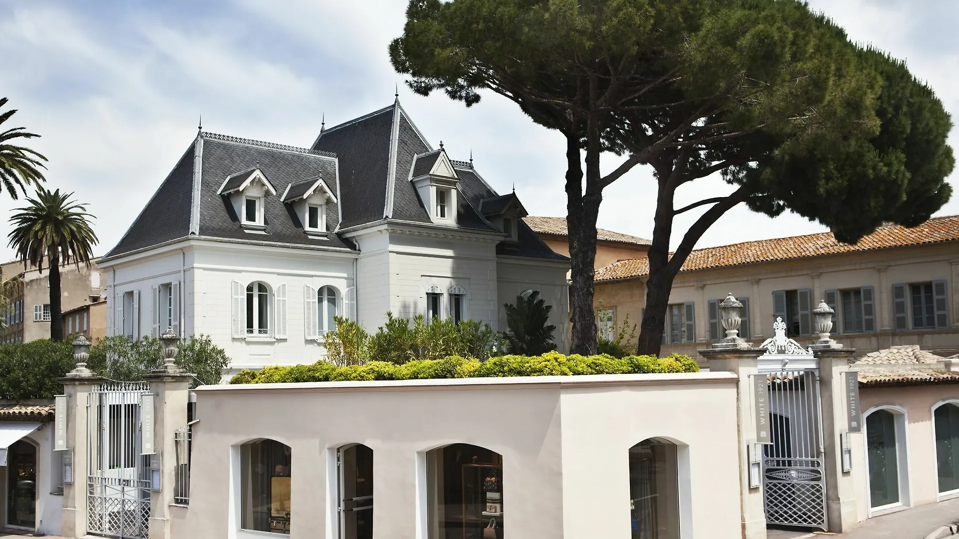 White 1921 Hotel Saint-Tropez