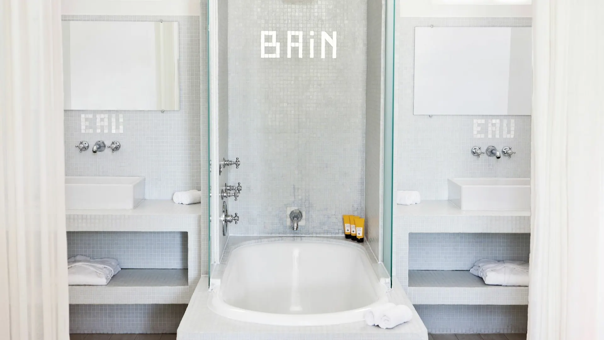 White 1921 Hotel Saint-Tropez