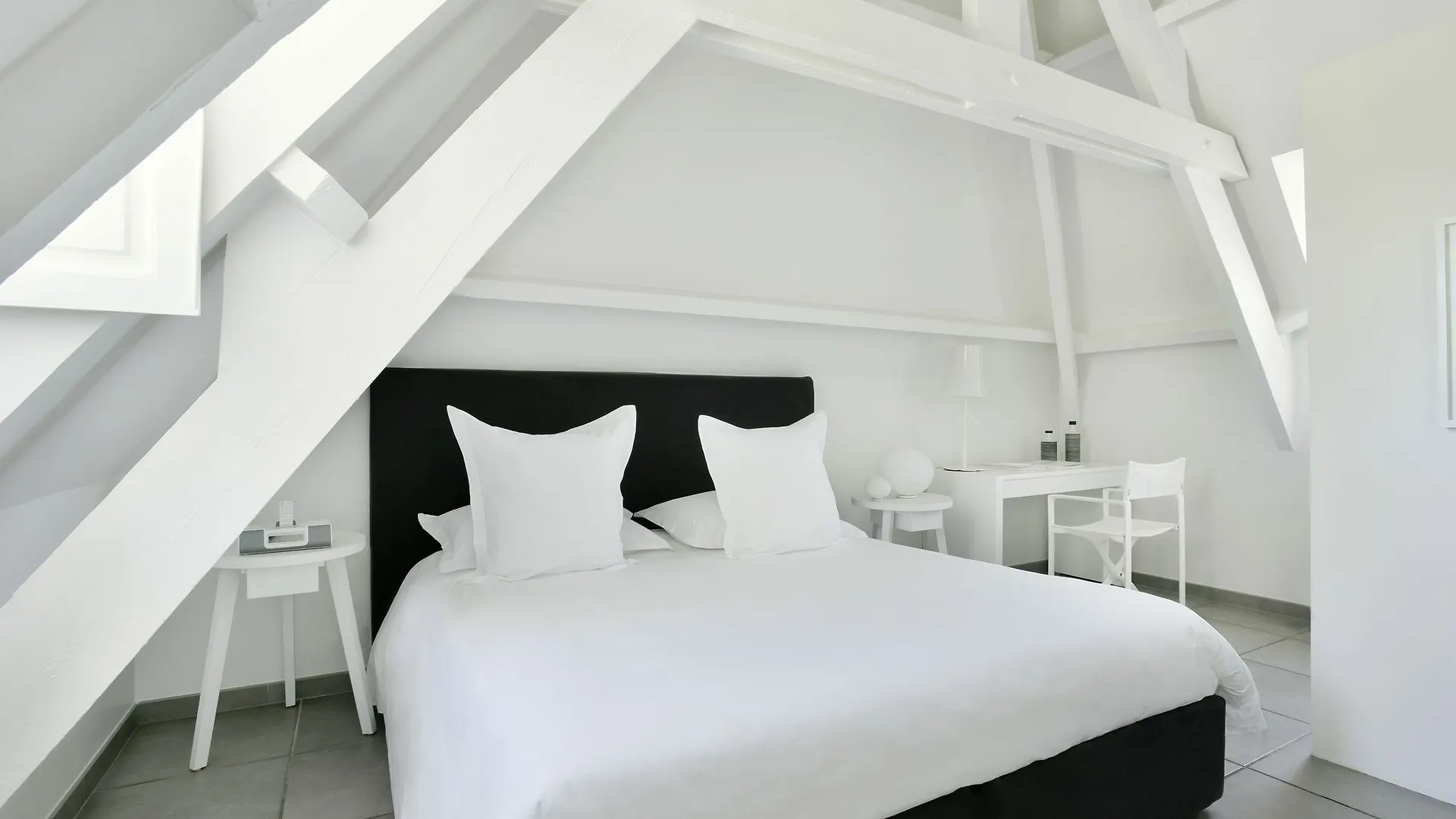White 1921 Hotel Saint-Tropez