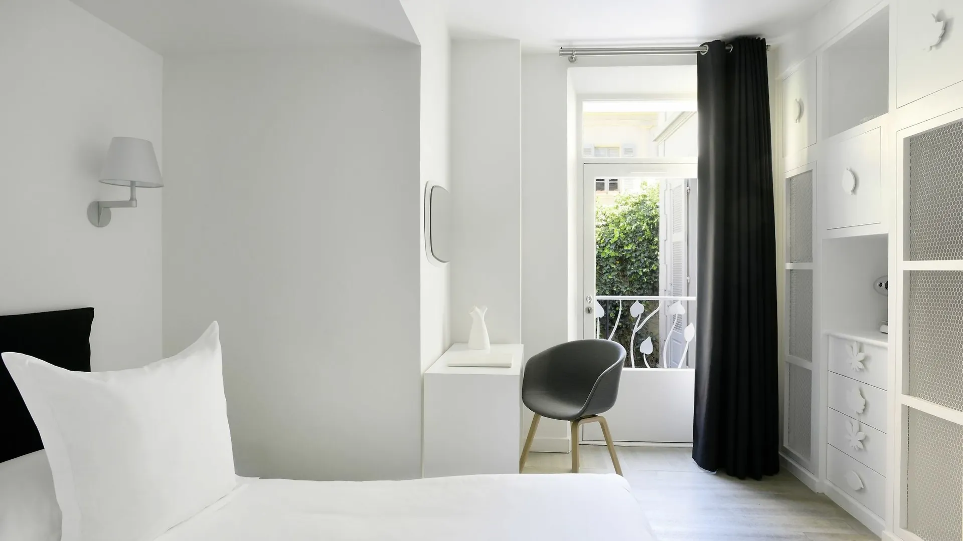 White 1921 Hotel Saint-Tropez